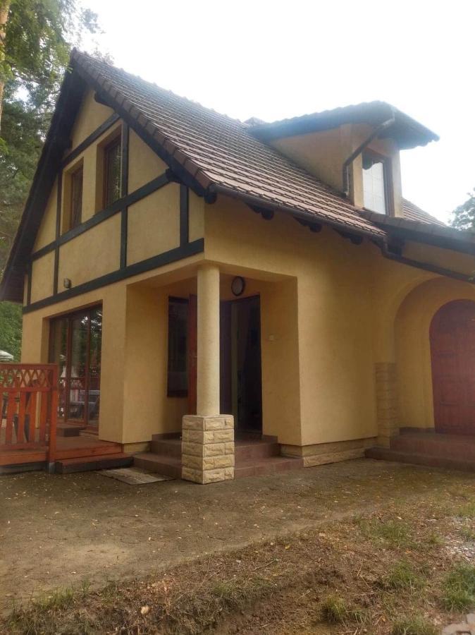 Zolty Domek Nad Jeziorem Lubniewice Exteriör bild