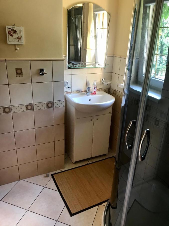 Zolty Domek Nad Jeziorem Lubniewice Exteriör bild