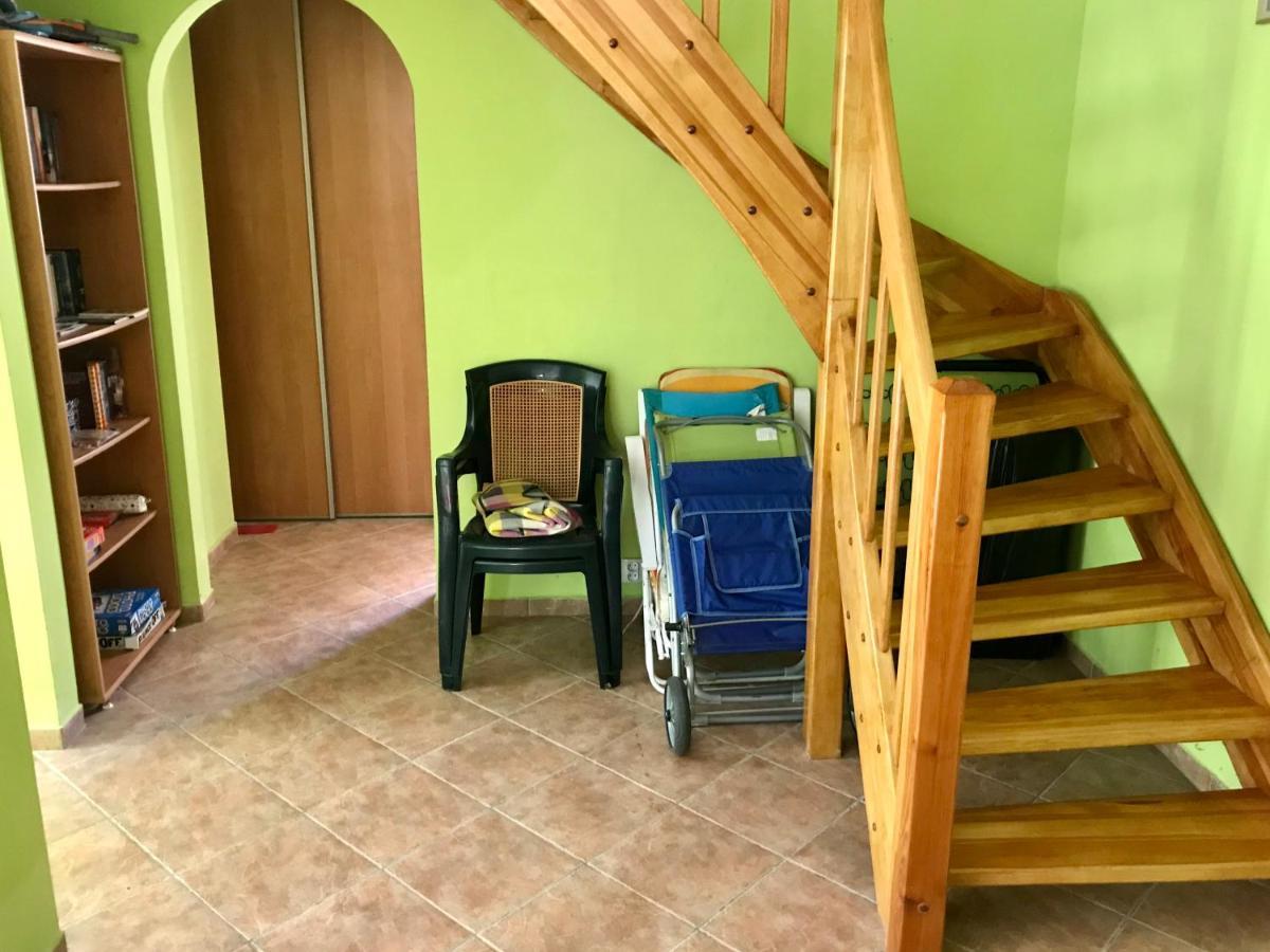 Zolty Domek Nad Jeziorem Lubniewice Exteriör bild