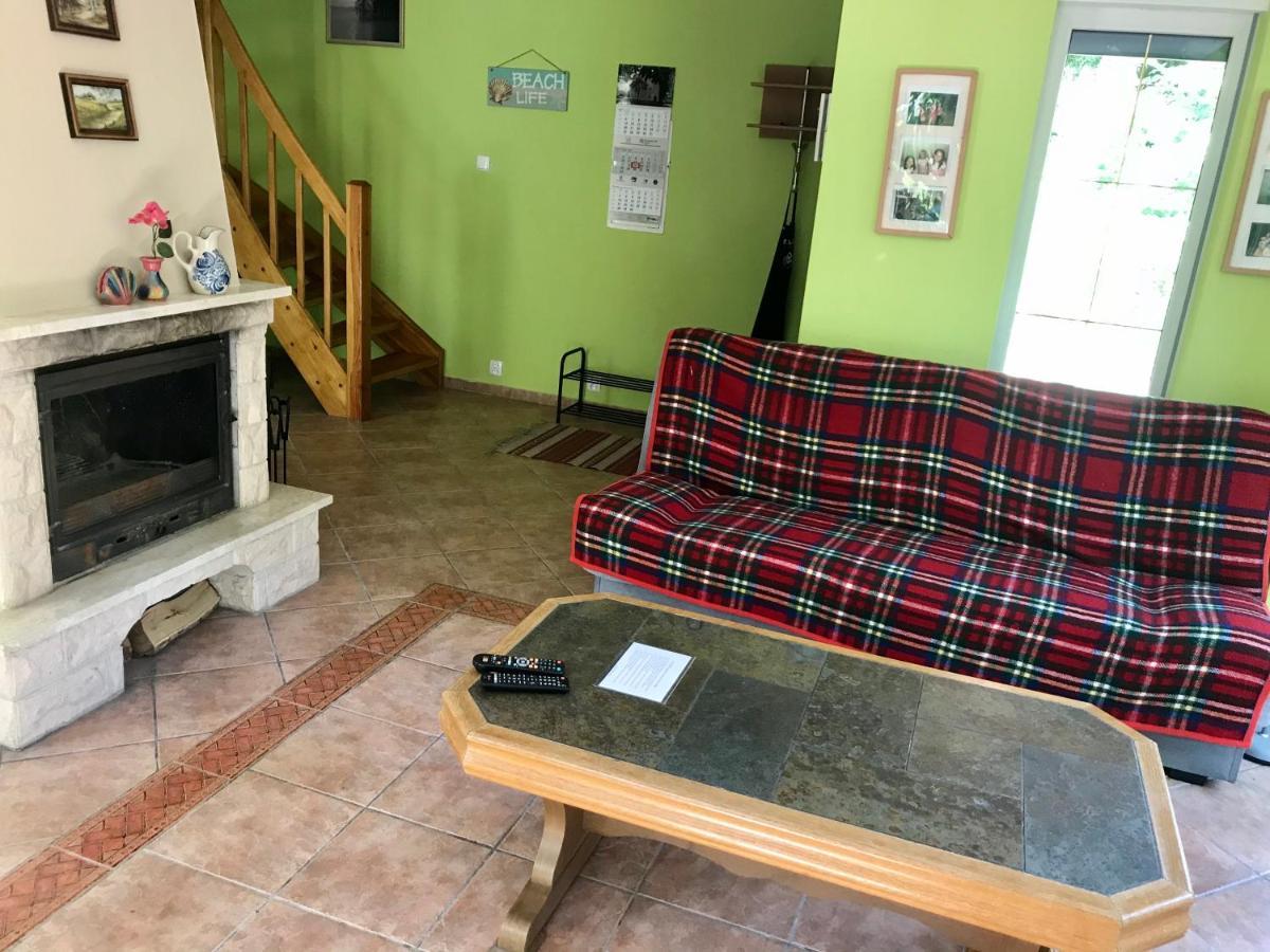 Zolty Domek Nad Jeziorem Lubniewice Exteriör bild